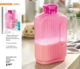 Vista previa de Jarra lechera rosa, Plástico. Práctico diseño que te permite tomar la jarra fácilmente para servir tus bebidas. De gran capacidad. Lindo diseño que destacará en tu mesa., nuevo folleto de la tienda, válido en México a partir del 20.12.2025 | Página: 164 | Productos: Cocina, Té, Jarra